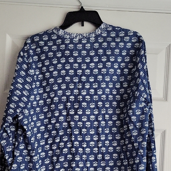 Sevya Handmade Women's Blouse - Picture 8 of 11